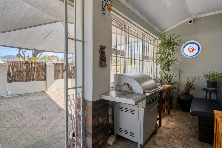 5 Bedroom Property for Sale in Wynberg Western Cape